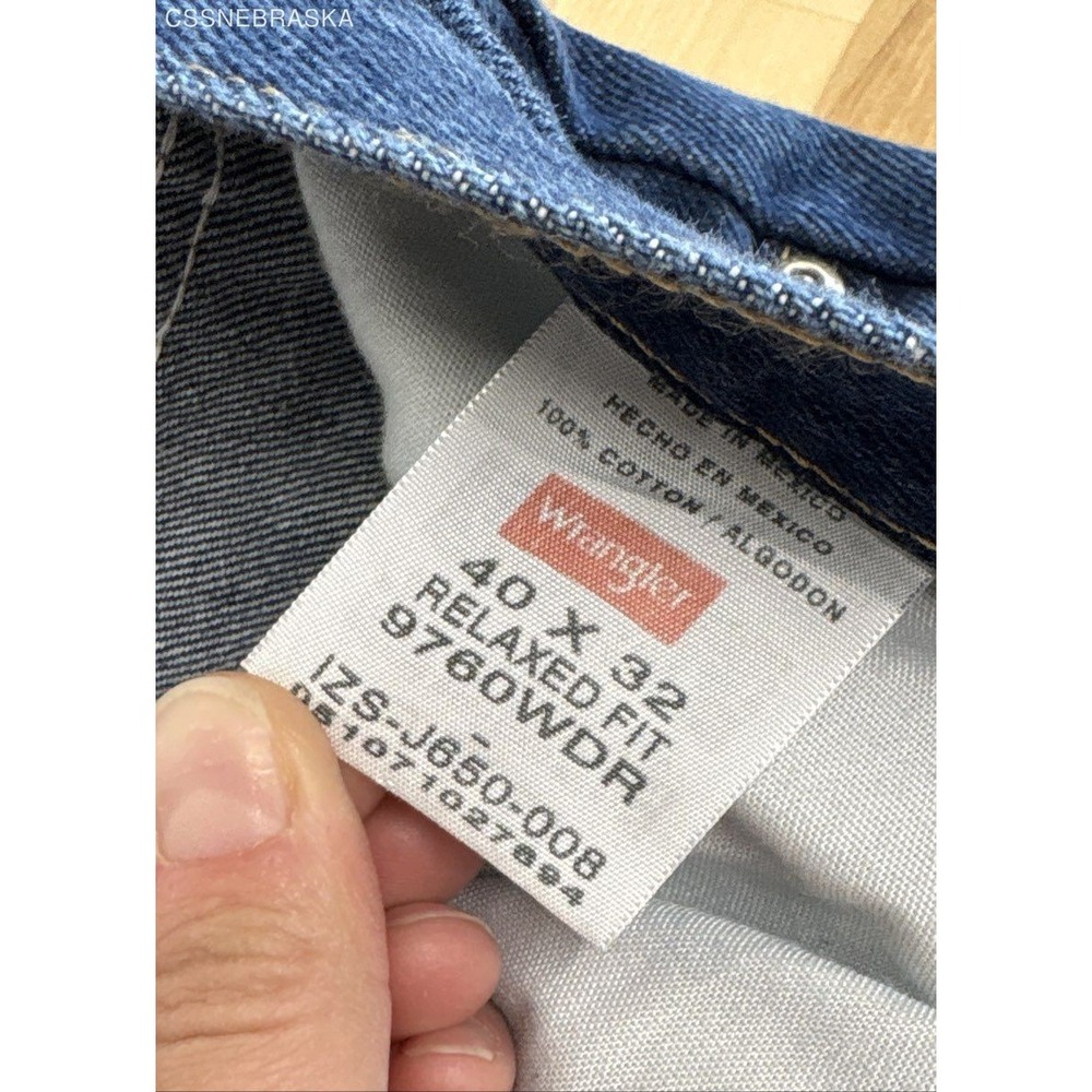Wrangler Blue relaxed-fit denim jeans. - Size 40x32 - Picture 8 of 9